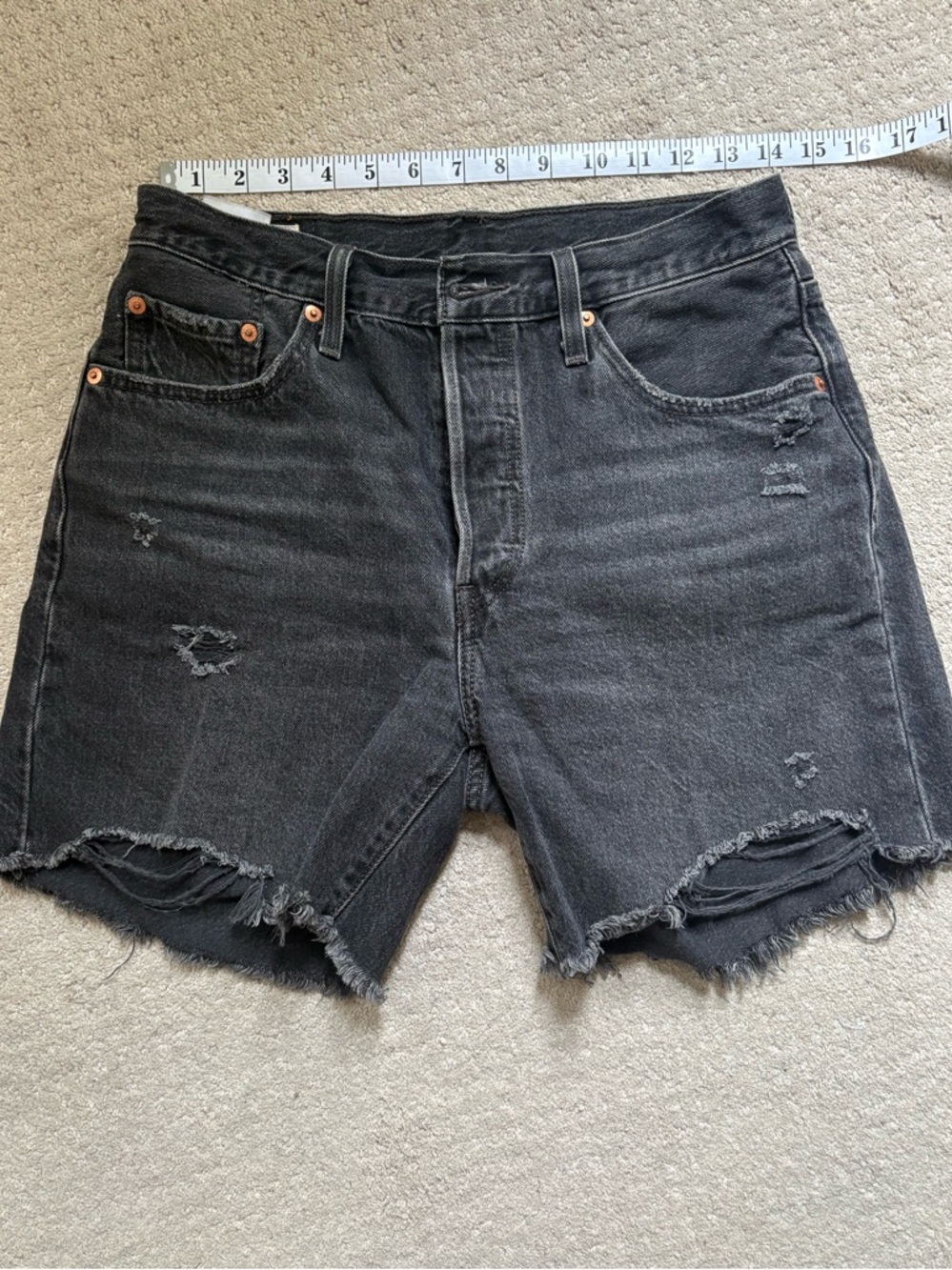 Levi's 501 mid thigh High-Rise Denim Shorts